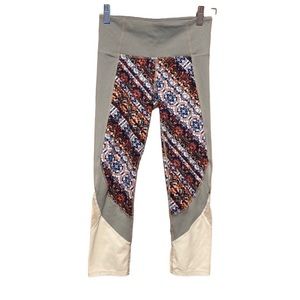 Athleta Nomad Salutation multi colored Capri leggings womens size xs